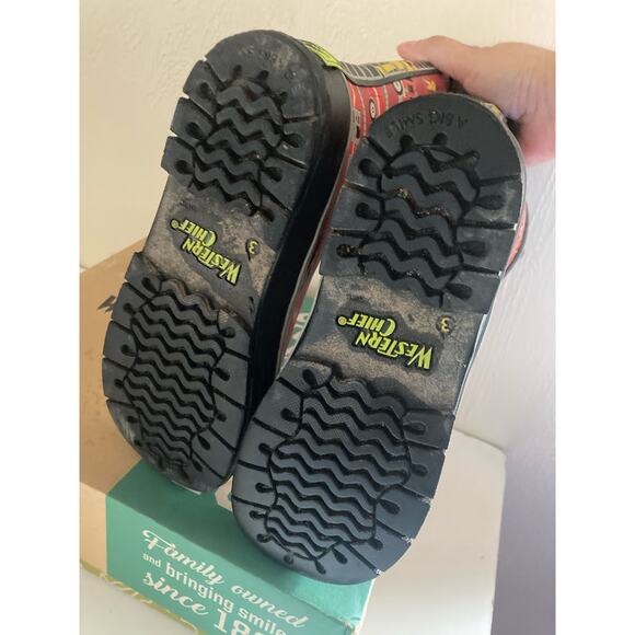 Western Chief Unisex-Child Rain Boot Fire Truck Rescue Tread Loop Size 3 - Picture 4 of 6